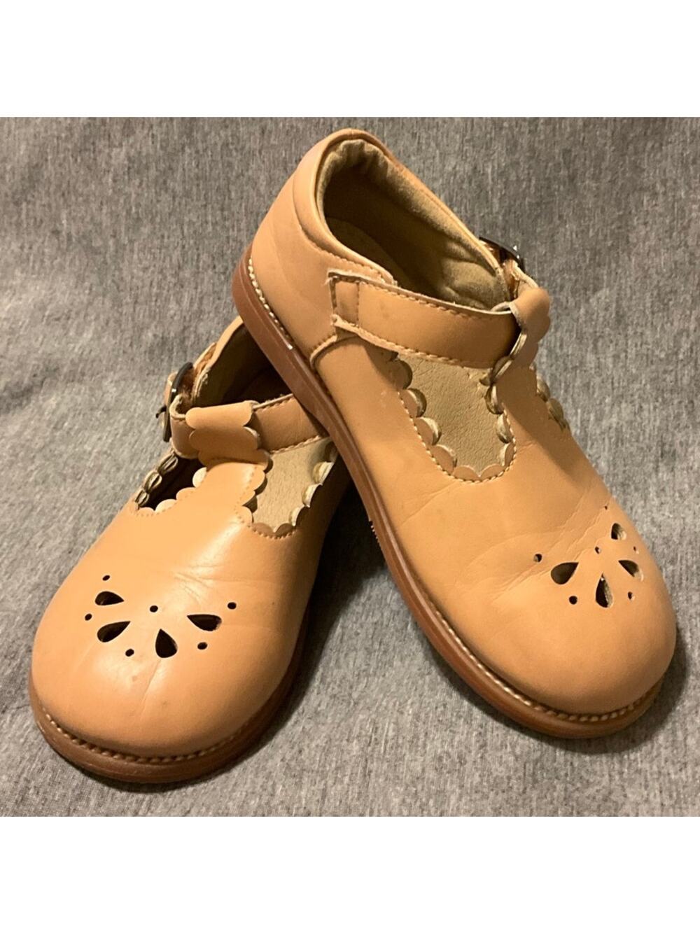 Felix & Flora Toddler Girl's Beige Cutout Oxford Mary Jane Flat Dress Shoes Sz 8